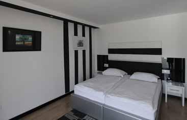 SADRŽAJI U HOTELU: 40 soba i 10 apartmana, restoran u sklopu hotela, mjenjačnica, bar, konferencijska