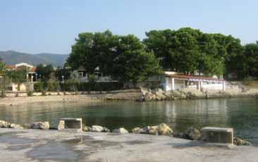 4. TN Resnik 2* Akcija 7=6 Besplatno za dijete do 6 godina All inclusive POLOŽAJ: pored obale mora, između Trogira i Splita.