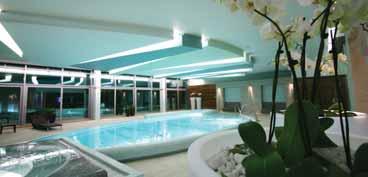 hotela (besplatno), Thalaso wellness centar: zatvoreni grijani bazen s ležaljkama, prostor za relaksaciju s barom, jacuzzi bazeni,