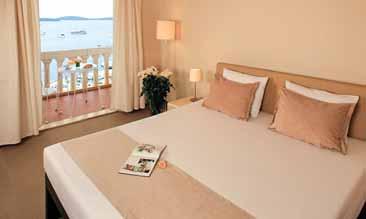 163 kn Besplatno za dijete do 12 godina Popust 10% u pojedinim terminima do 29.2. Hotel The Palace Hvar 3* POLOŽAJ:u gradu, tik uz more.