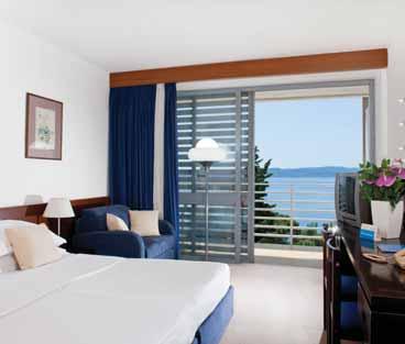 srednja dalmacija brela Bluesun hotel Marina 3* POLOŽAJ: hotel uz more.
