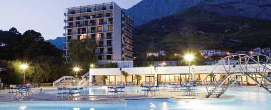 PLAŽA: hotelska, šljunčana; sidrište za jedrilice.