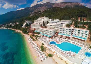 mjestu Igrane, 16 km od Makarske, na samoj šljunčanoj plaži.