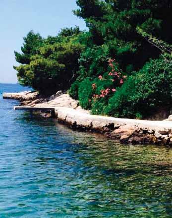 dubrovnik, lozice južna dalmacija Privatni smještaj - apartmani Maro 3* (Za max 2+1 ili 2+2 osobe) POLOŽAJ: u Lozicama, u predgrađu grada, svega 20 m od privatne plaže.