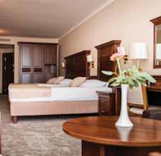 272 kn Hotel Sunce 3* POLOŽAJ: u središtu grada, na obali.