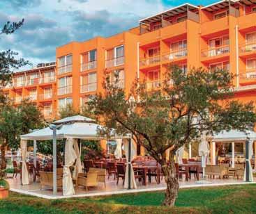 Sobe Hotel Sol Umag: klimatizirane, tuš ili kada/wc, LCD TV, telefon, balkon, minibar, sef, sušilo za kosu, Wi- Fi besplatno.