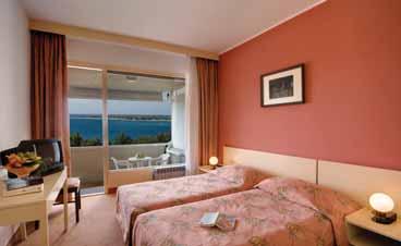 238 kn Lanterna A i Sunset Lanterna Apartmani 2* Povoljno do 29.2. POLOŽAJ: na poluotoku Lanterna, 13 km od Poreča. SADRŽAJI: restoran, trgovina, mjenjačnica, pošta; besplatan parking.