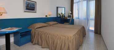 Hotel Pineta 3* Besplatno za dijete do 7 godina do 15.3. POLOŽAJ: na brežuljku; u neposrednoj blizini plaže, gradske rive i središta Vrsara (oko 200 m).