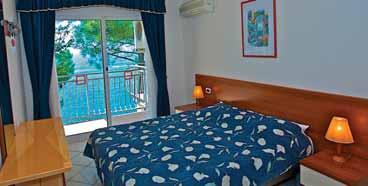 Tip studio A2 (2-3 osobe, 25 m²): u jednom prostoru kauč na razvlačenje, balkon ili terasa, mogućnost pomoćnog kreveta.