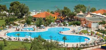 SPORT: uz doplatu: minigolf, igralište za tenis, košarku, rukomet i nogomet. ZA NAJMLAĐE: dječji klub. Plaža: kamenita i šljunčana (ležaljke, suncobrani uz naplatu), prikladna za djecu.