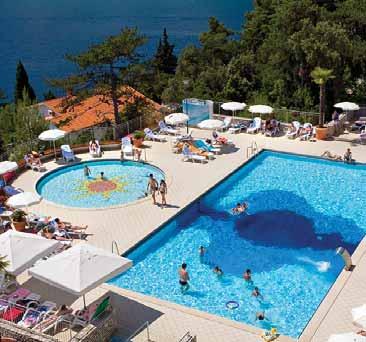 istra istra rabac Allegro Hotel 3* POLOŽAJ: 700 m od centra Rapca na poluotoku Sv. Andrije, okružen borovom šumom.