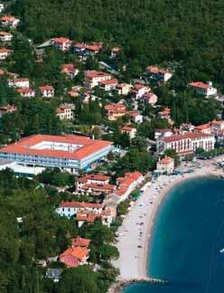 4 sobe atrij su prilagođene za smještaj osoba s posebnim potrebama. USLUGA: puni pansion od 1.7.- 10.9., (bife doručak, ručak i večera s uključenim pićem iz šankomata).
