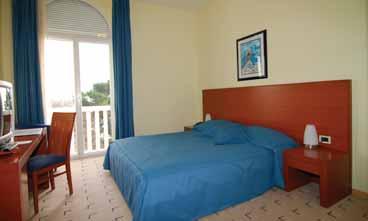 Hotel Park 4* POLOŽAJ: blizu starog grada, 50 m od mora i poznate šetnice Lungo mare koja spaja Lovran i Opatiju; oko 7 km od