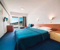 SOBE: tuš/wc, SAT TV, klima uređaj, mini- bar, sef, besplatan WI-FI internet, sušilo za kosu, sve sobe s