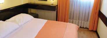 SADRŽAJI: 53 sobe, recepcija, dizalo, restoran, TV salon, kavana s terasom; u blizini: kozmetički