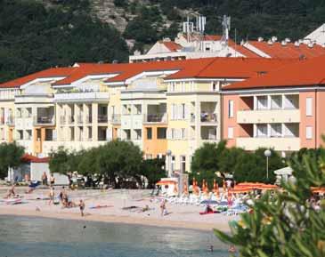 SADRŽAJI: 64 smještajnih jedinica sobe i studio standard apartmani (razina kvalitete 4 zvjezdice) i superior apartmani (razina kvalitete 5 zvjezdica), klimatizirani restoran s