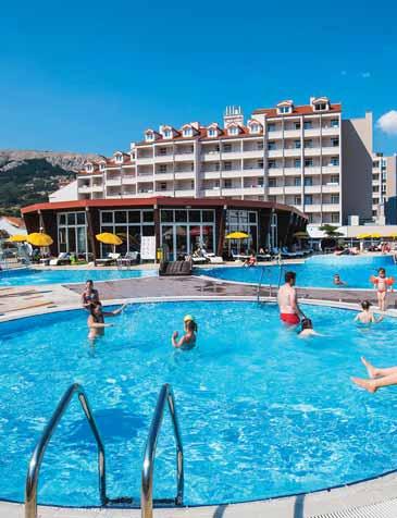 U hotelu se nalazi wellness centar: zatvoreni i otvoreni slatkovodni bazeni, beauty centar, masaža, sauna i fitness, mini disco (svibanj-rujan), cjelodnevna animacija (svibanj-rujan).