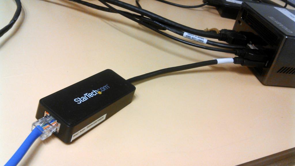 alapsávi egységének (Baseband Unit, BBU) és az LTE maghálózat (Evolved Packet Core, EPC) funkcióját (1.5 ábra). A fekete keretek a szoftvermodulokat jelölik.