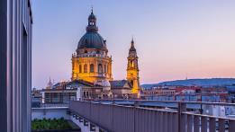 12 Révay Hotel***, Budapest A 12 Révay Hotel*** három csillagos szálloda a Révay utcában, a belváros szívében, az Opera háta mögött,