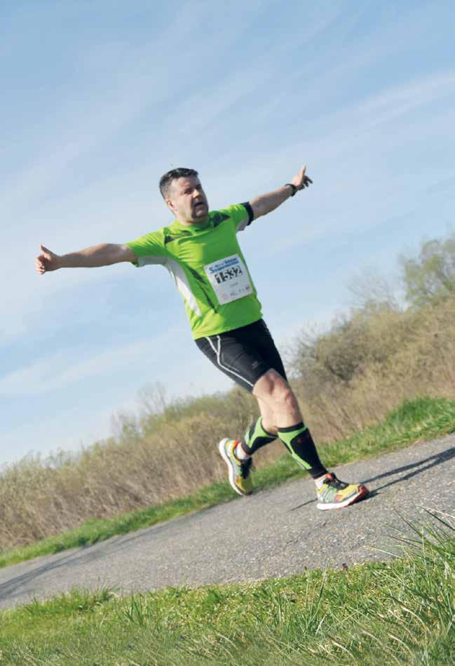 Jövőre is Spuri Szupermaraton Futhatsz: Egy teljes kört 4 nap alatt egyéniben/ párban/4 vagy 3 fõs csapatban Félkört 2 nap alatt egyéniben/párban/ 3 fős csapatban You can run: A whole lap in 4 days