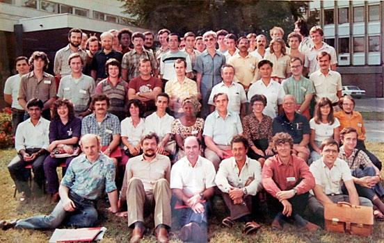 1 2 3 4 5 6 7 9 10 11 12 4. ábra. Az 1982-es UNESCO-ICRO iskola résztvevői.