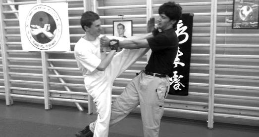 Ciprian Muranyi povesteşte despre sportul de autoapărare Sportul de autoapărare Wing Tsun Kung Fu se încadrează întrun un stil deschis oricui şi care nu impune limite de vârstă.