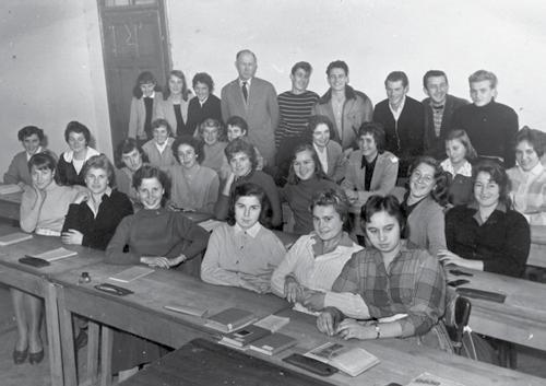 Državna sekretarka Eva Štravs Podlogar in vodja službe za razvojna sredstva Karin Žvokelj Jazbinšek (obej z Ministrstva za gospodarski razvoj in tehnologijo) sta raztolmačili, ka je cilj strategije