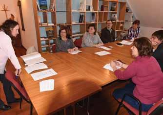 7 AJ NE ŠE NA MADŽARSKEM? za trideset Judeževih zlatnikov odpovedal sanjam generacij slovenskih kulturnikov in borcev, odpovedal viziji Pevca (mišljen je France Prešeren, op.