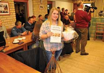 Pauleg Bogoviča so spregučali ške: vodja območne enote Kmetijsko-gozdarskega zavoda Murska Sobota Franc Režonja, lastnik in direktor gazdije Steyer Vino Danilo Steyer, paver Štefan Cigüt, župana