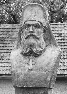 NOIEMBRIE 2011 111 Asociaþia cul tural-creºtinã Justinian Teculescu În memoria celei mai de seamã per - sonalitãþi româneºti din oraºul Co vas - na, judeþul Covasna, episcopul Jus tin ian Te culescu,