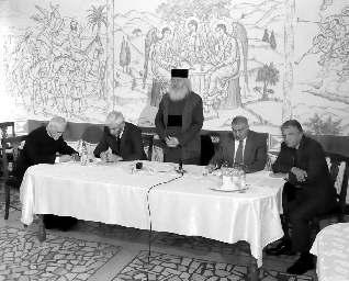 96 NOIEMBRIE 2011 - IV - MANIFESTÃRI CULTURAL-ªTIINÞIFICE ªI DE SPIRITUALITATE ORTODOXÃ FAMILIA ROMÂNÃ ROMÂNII DIN COVASNA ªI HARGHITA Sesiunea Naþionalã de Comunicãri ªtiinþifice, Românii din