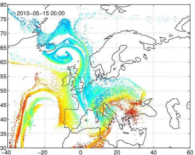 időpontokban. Az első hamufelhő p 0 = 500 hpa magasságban indult 2010. május 8-án 00 UTC-kor, ezt 6 óránként követte a többi ugyanezekkel a kezdeti feltételekkel.