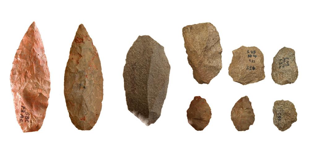3 cm TERCIS, FRANCIAORSZÁG Felső paleolitikum, Gravettien Homo sapiens (maival azonos) rossz nyersanyag, rossz szupport, tompított hegyek (eszköz) jó nyersanyag, jó szupport, nincs eszköz műhely