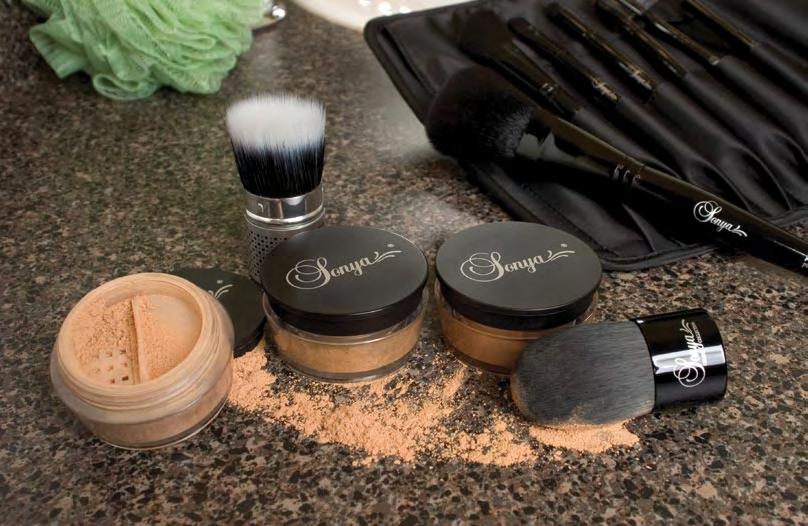 Sonya Aloe Mineral Makeup se čudesno lako nanosi, izjednačava Vaš ten, sužava