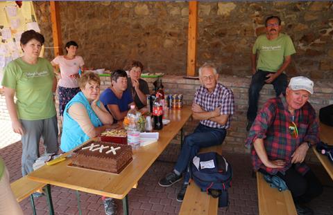 Természetesen kerékpározásra is volt időnk, ami a nagy meleg miatt jóformán csak a Tisza part megközelítésére korlátozódott.