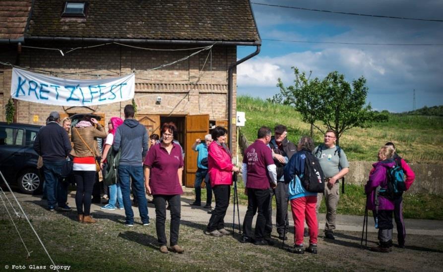 2017. április 22. Bazsa rózsa túra 1. Tóth István Zsolt (túravezető) 2. Chlebovics Miki 3. Chlebovicsné Edit 4. Hodorics Ferenc 5. Hodoricsné Betti 6. Tóthné Marika 7. Cseppentőné Ica 8.