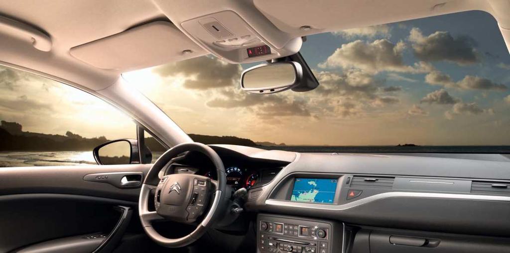 Napjaink autó elektronikája Kényelmi eszközök: Navigáció Szórakoztatás Kommunikációs rendszerek