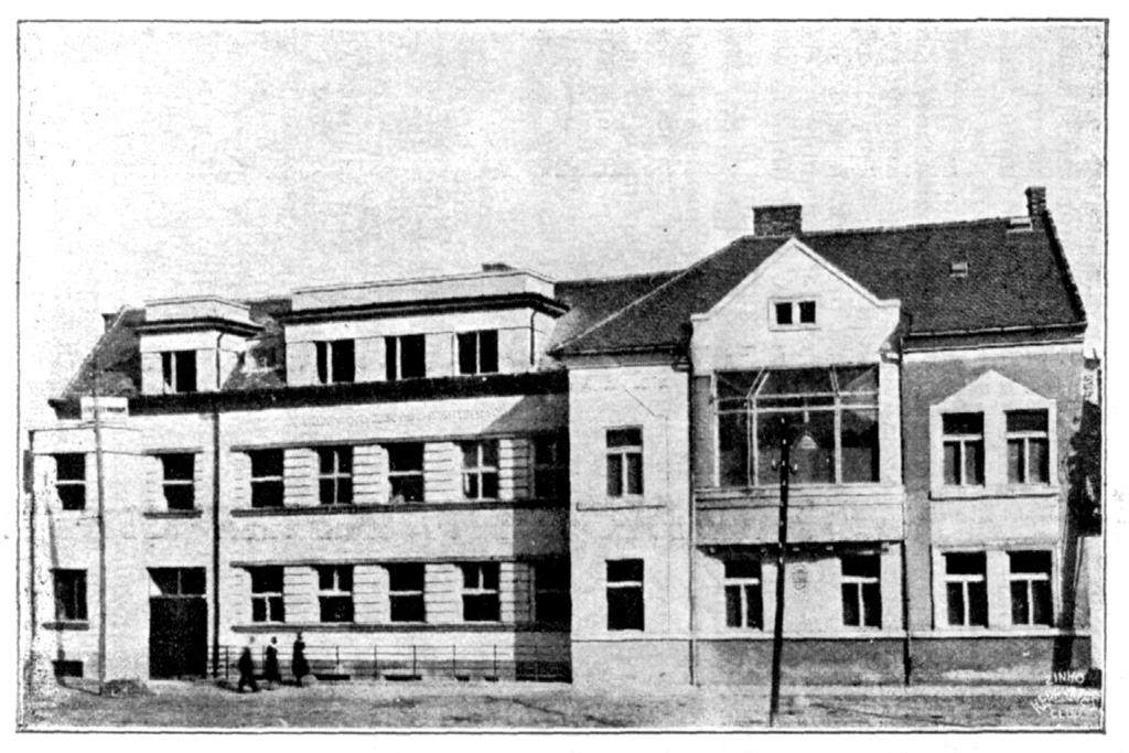 local (mai târziu, din 1932, a ocupat funcţia de primar al oraşului). 764 Imaginea 16. Inaugurarea noii clădiri a Spitalului Evreiesc din Cluj, 1 septembrie 1931. 765 Imaginea 17.