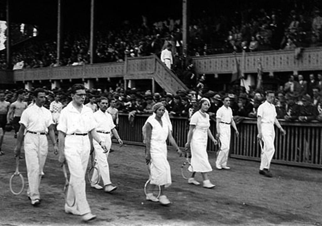 7. Organizarea comunităţii evreieşti din Cluj Imaginea 19. Ceremonia clubului sportiv Haggibbor din Cluj, anii 1930.