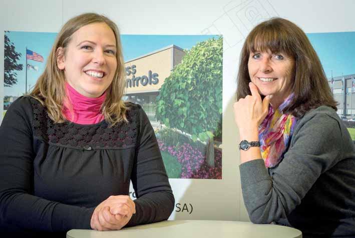 Eszter Saletros (links) und Susanne Schmidt, Vertriebsassistentinnen Értékesítési asszisztensek Sales assistants Bild: Raphael Laschke sions, though, but a signed contract with stipulated duties.