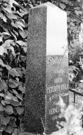 István sírköve