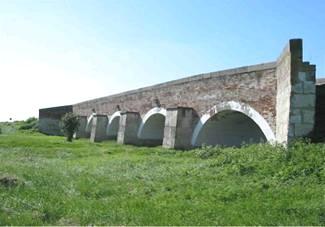 129 A Karcag várostól északkeletre, a régi Pest-Szolnok-Debrecen postaút mentén található műemlék Zádor-hidat és a környező szikes pusztát 71,5 ha-os kiterjedésben 1976-ban nyilvánították védetté.
