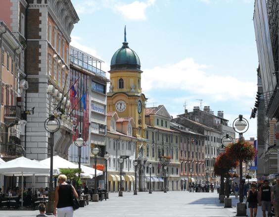 Abbázia/Opatija a magyar arisztokrácia egyik kedvelt tengerparti nyaralóhelye volt egykoron, horvát tengerpart manapság pedig a magyar turisták méltán népszerű uticélja.