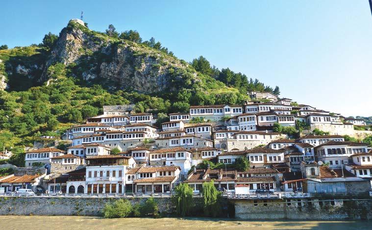 Montenegró-Albánia-Szerbia 27 Kotori-öböl Montenegró Balkán - félsziget MONTENEGRÓ - ALBÁNIA - SZERBIA (Dinári-hegységtõl Albániáig és az Adria) Balkán-félsziget.