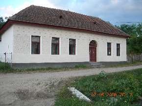 la reunirea învăţătorilor din protopopiatul Orăştie. Cu el şi cu acest an începe documentar funcţionarea şcolii confesionale greco-orientale (ortodoxă) la Tămăşasa.