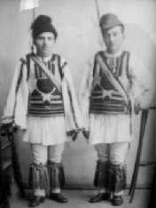 Sfântul Nicolae Sărbătorit cu dată fixă la 6 decembrie este ziua numelui unui mare episcop creştin trăitor în veacul al IV- lea. La Tămăşasa erau câţiva bărbaţi care purtau acest nume.