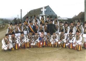 De obicei, în prima zi, ceata umbla la colindat în Turmaş şi Mărtineşti unde erau familii bogate şi de unde se întorcea cu colaci neobişnuit de mari.