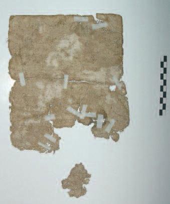 értékesebb díszeket, amuletteket megszerezzék, s az usébti tartó fadobozokat is itt ürítették ki.