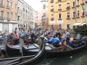 Venecija Veneciju su oduvek posećivali umetnici, čak i onda kada je bila prava avantura stići do nje kočijama i konjima. Obilazila su je velika imena poput Getea, Mocarta, Šekspira, Brodskog.