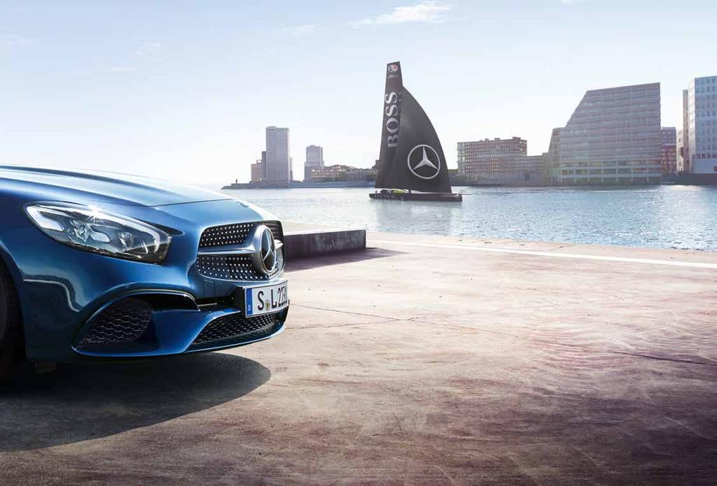 A tökéletes testbeszéd. A Mercedes a roadsterek között olyan magabiztossággal kápráztat el, amit nem kell bizonygatni.